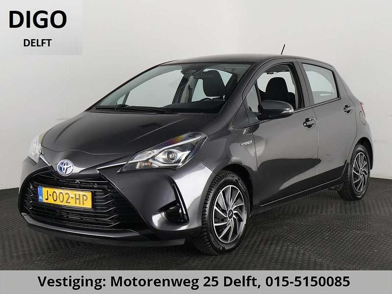 Occasion Toyota Yaris Hybrid Active 101 PK (74 kW) 2020 Grijs Hatchback