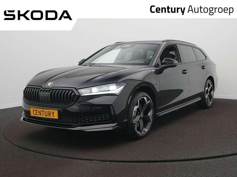 Zwart Nieuw 2025 Skoda Superb Business Line Stationwagen | € 55.220 (Iets duurder) - Afbeelding 1/4