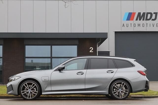 Occasion BMW 330 M Sport 291 PK (214 kW) 2023 Grijs Stationwagen
