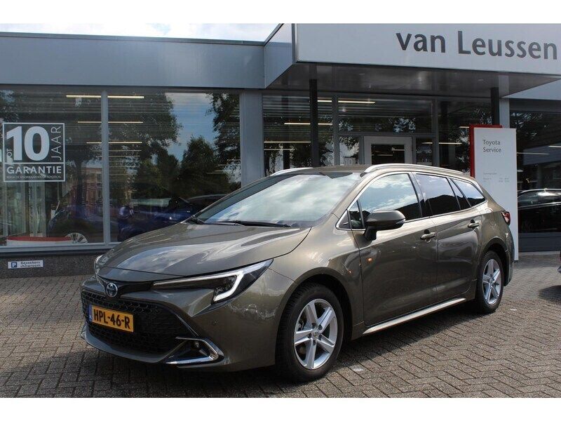 Bruin Gebruikt 2024 Toyota Corolla Hybrid Hatchback | € 29.900 (Goede deal) - Afbeelding 1/4