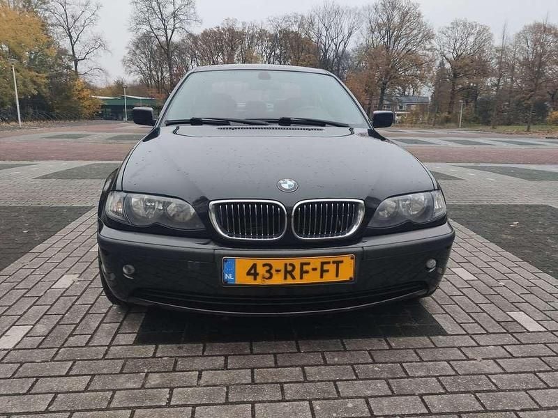 Zwart Gebruikt 2005 BMW 316 Sedan | € 2.800 (Iets duurder) - Afbeelding 1/4