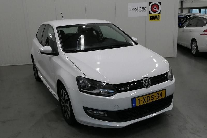 Wit Occasion 2014 VW Polo Hatchback | € 3.395 (Super prijs) - Afbeelding 1/4