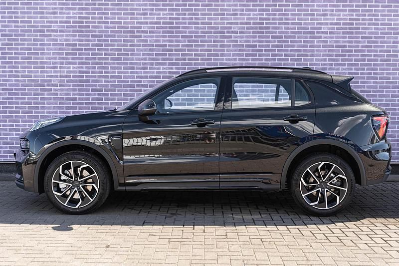 Zwart Gebruikt 2025 Lynk & Co 01 SUV | € 35.894 (Duur) - Afbeelding 1/3