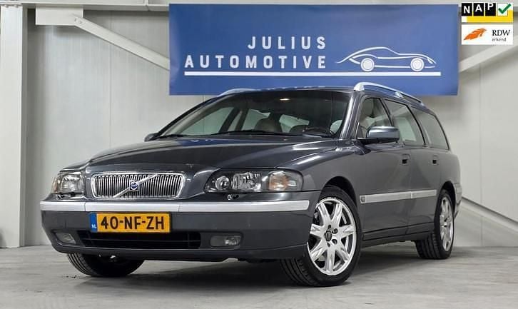 Grijs Gebruikt 2003 Volvo V70 Comfort Stationwagen | € 2.993 (Goede deal) - Afbeelding 1/4
