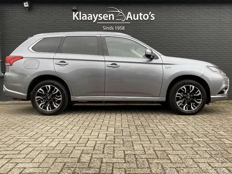 Occasion Mitsubishi Outlander P-HEV Instyle 204 PK (150 kW) 2018 Grijs (metallic) SUV