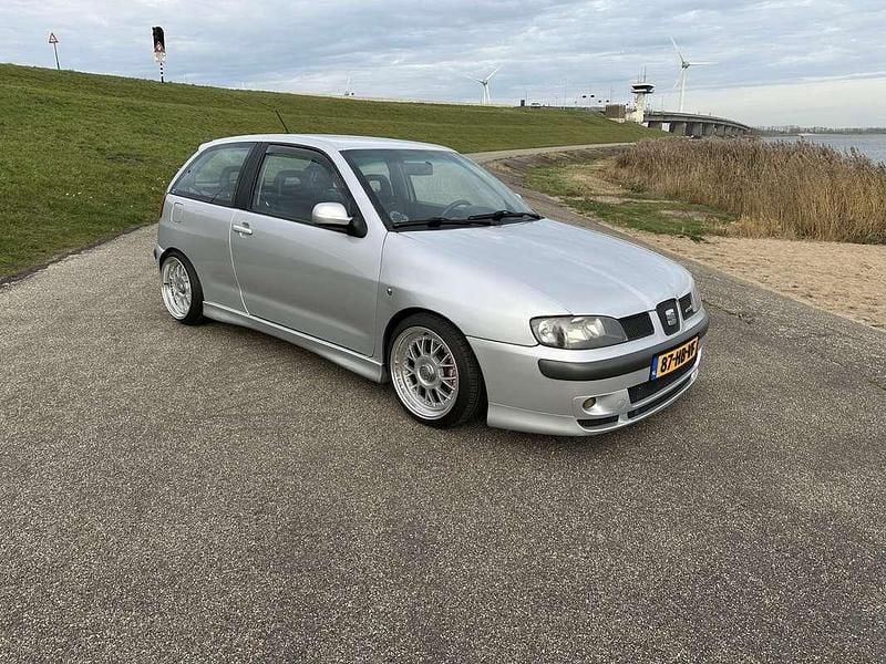 Grijs Occasion 2001 Seat Ibiza CUPRA Hatchback | € 6.999 - Afbeelding 1/4
