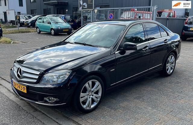 Zwart Gebruikt 2009 Mercedes C200 Avantgarde Sedan | € 8.150 (Eerlijke prijs) - Afbeelding 1/4