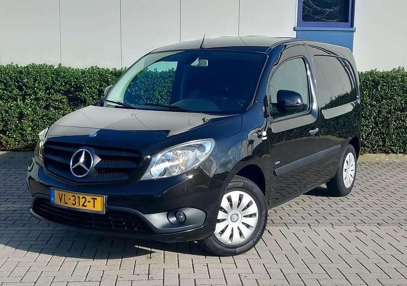 Zwart Gebruikt 2015 Mercedes Citan 109 Van | € 5.750 (Goede deal) - Afbeelding 1/4