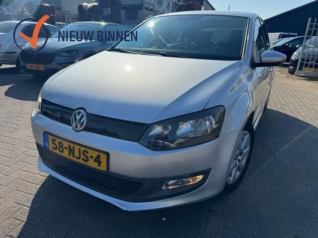 Grijs Gebruikt 2010 VW Polo Comfortline Hatchback | € 1.999 (Goede deal) - Afbeelding 1/4