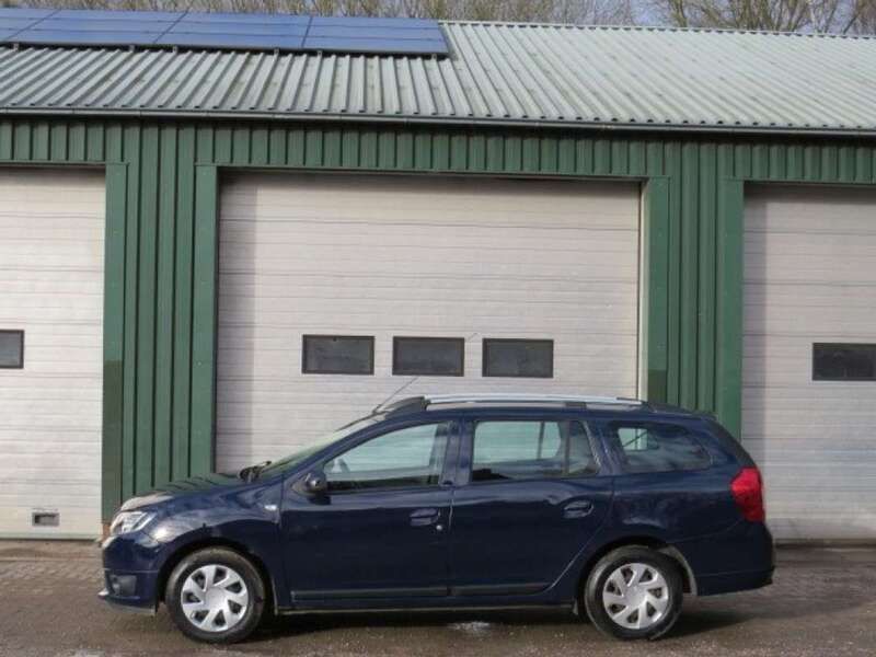 Blauw, andere lak Gebruikt 2015 Dacia Logan Lauréate Sedan | € 5.750 (Eerlijke prijs) - Afbeelding 1/4