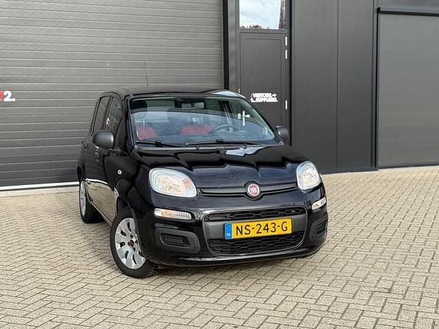 Zwart (metallic) Gebruikt 2017 Fiat Panda Hatchback | € 5.950 (Goede deal) - Afbeelding 1/4