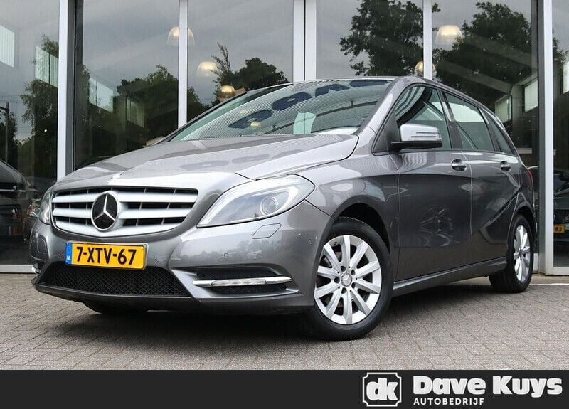 Grijs Gebruikt 2014 Mercedes B180 Ambition MPV | € 10.950 (Goede deal) - Afbeelding 1/4