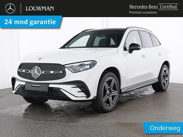 Licht manufaktur opalietwit bright metallic Gebruikt 2024 Mercedes GLC300 AMG SUV | € 68.945 (Iets duurder) - Afbeelding 1/4