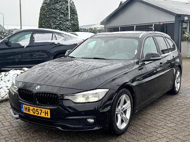 Zwart Occasion 2015 BMW 320 Sport Line Stationwagen | € 8.950 (Super prijs) - Afbeelding 1/4