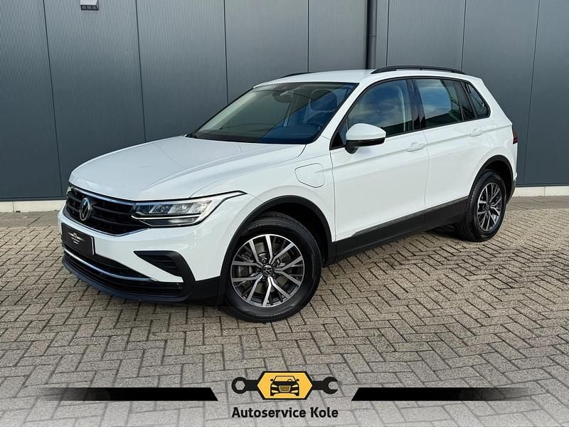 Wit Gebruikt 2021 VW Tiguan Life SUV | € 25.335 (Super prijs) - Afbeelding 1/4