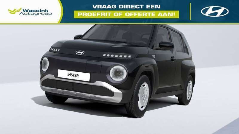 Zwart, metallic lak Nieuw 2025 Hyundai Inster Hatchback | € 24.966 (Eerlijke prijs) - Afbeelding 1/4