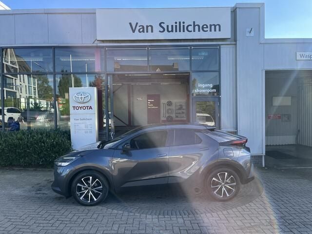 Grijs Gebruikt 2024 Toyota C-HR Business Edition SUV | € 35.995 - Afbeelding 1/4