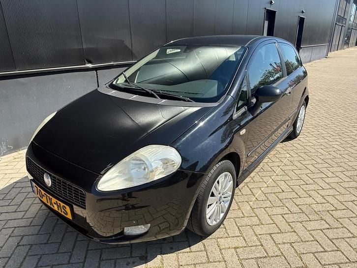 Occasion Fiat Grande Punto 65 PK (47 kW) 2006 Zwart (metallic) Hatchback