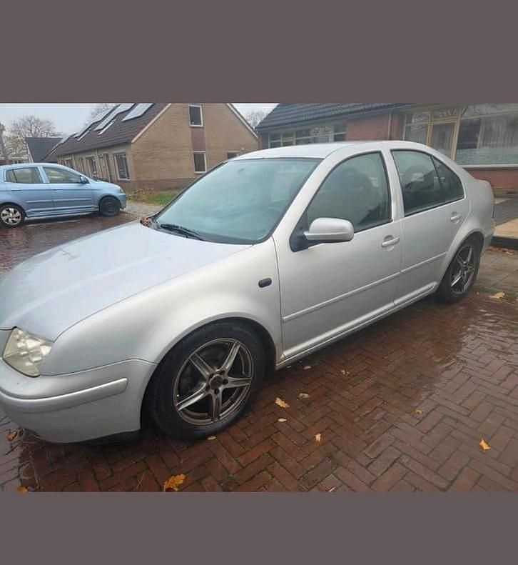 Occasion VW Bora Trendline 116 PK (85 kW) 1999 Zilver Hatchback