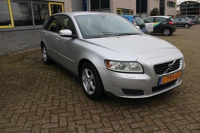 Grijs Occasion 2008 Volvo V50 Stationwagen | € 3.950 (Eerlijke prijs) - Afbeelding 1/4