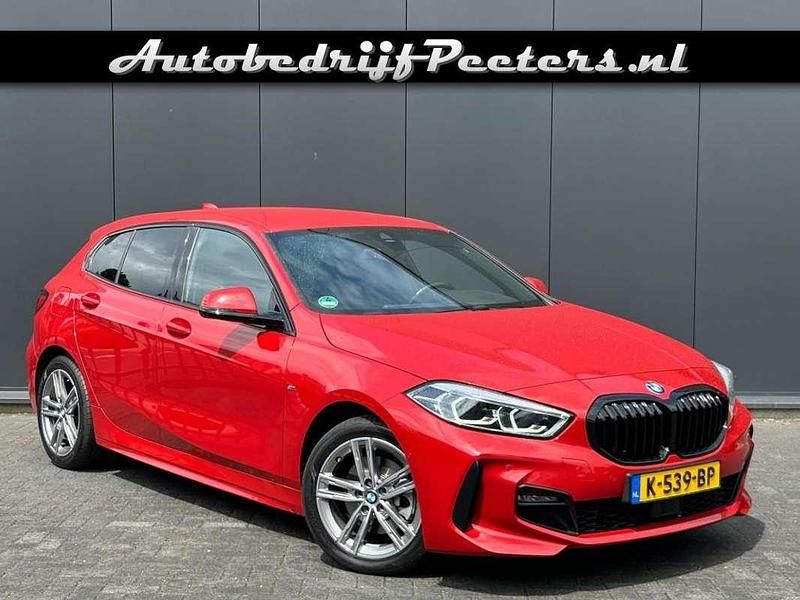 Rood Gebruikt 2019 BMW 118 M Sport Hatchback | € 22.950 (Eerlijke prijs) - Afbeelding 1/4
