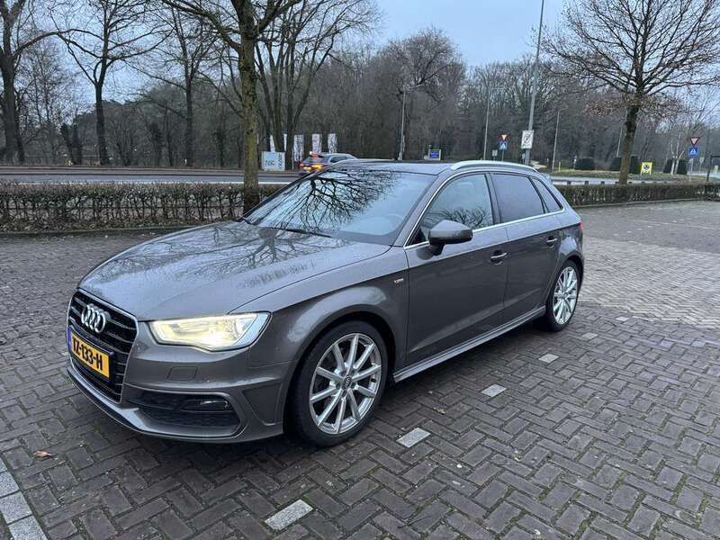 Grijs Gebruikt 2013 Audi A3 S-Line Hatchback | € 13.999 (Eerlijke prijs) - Afbeelding 1/4