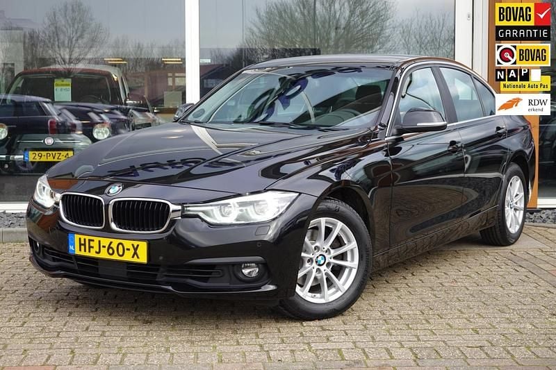 Zwart Occasion 2018 BMW 320 Executive Sedan | € 21.950 (Super prijs) - Afbeelding 1/4