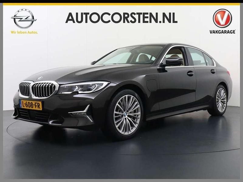 Zwart Gebruikt 2021 BMW 330e Sedan | € 31.495 (Goede deal) - Afbeelding 1/4
