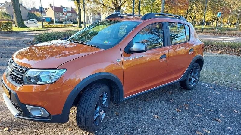 Oranje Gebruikt 2017 Dacia Sandero Hatchback | € 6.450 (Goede deal) - Afbeelding 1/4