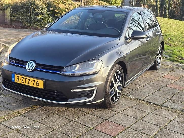 Occasion 2015 VW e-Golf GTE Hatchback | € 9.450 (Goede deal) - Afbeelding 1/4