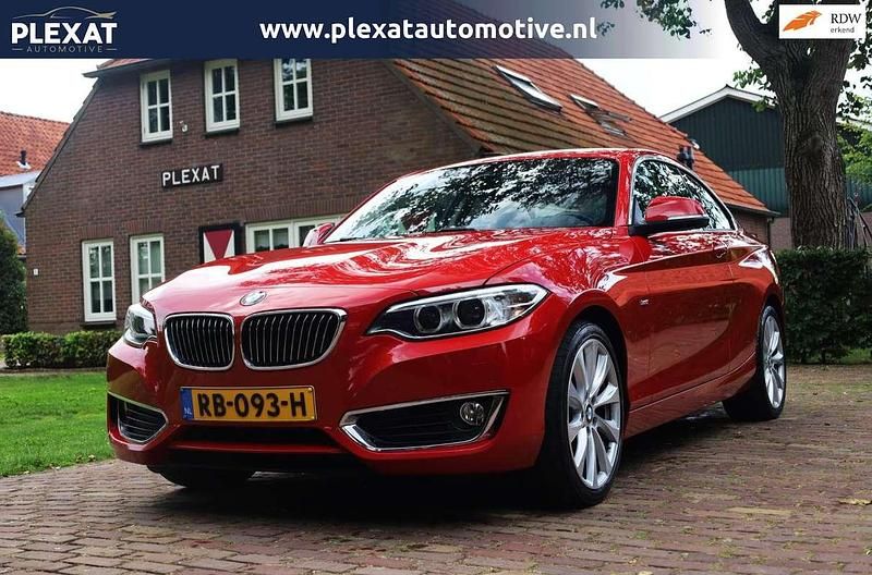 Rood, metallic lak Gebruikt 2016 BMW 230 Executive Coupé | € 18.945 (Duur) - Afbeelding 1/4