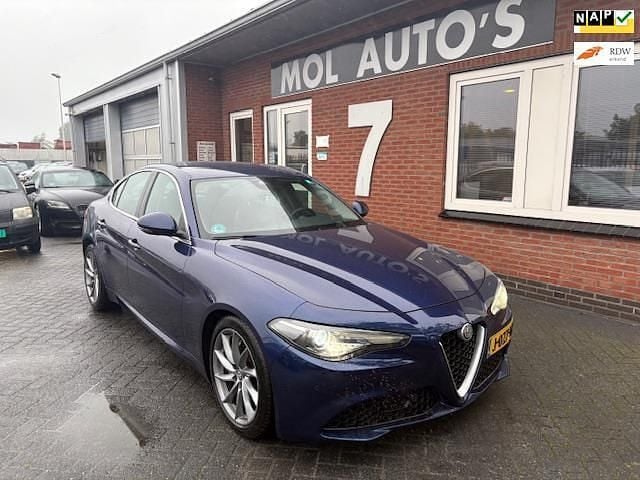 Blauw Gebruikt 2017 Alfa Romeo Giulia Sedan | € 10.450 (Duur) - Afbeelding 1/4