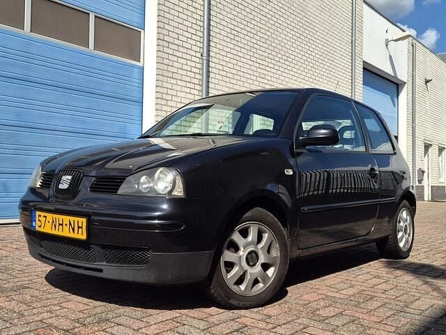 Zwart Gebruikt 2003 Seat Arosa Stella Hatchback | € 1.295 (Eerlijke prijs) - Afbeelding 1/4