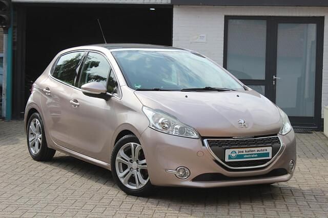 Grijs Gebruikt 2012 Peugeot 208 Allure Hatchback | € 6.490 (Iets duurder) - Afbeelding 1/4