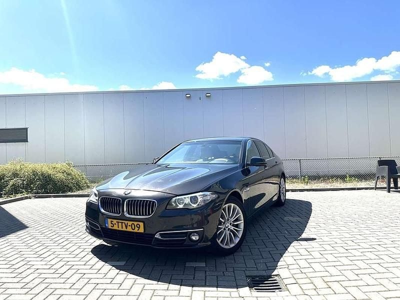 Grijs Gebruikt 2014 BMW 528 Luxury Line Sedan | € 18.750 (Iets duurder) - Afbeelding 1/4
