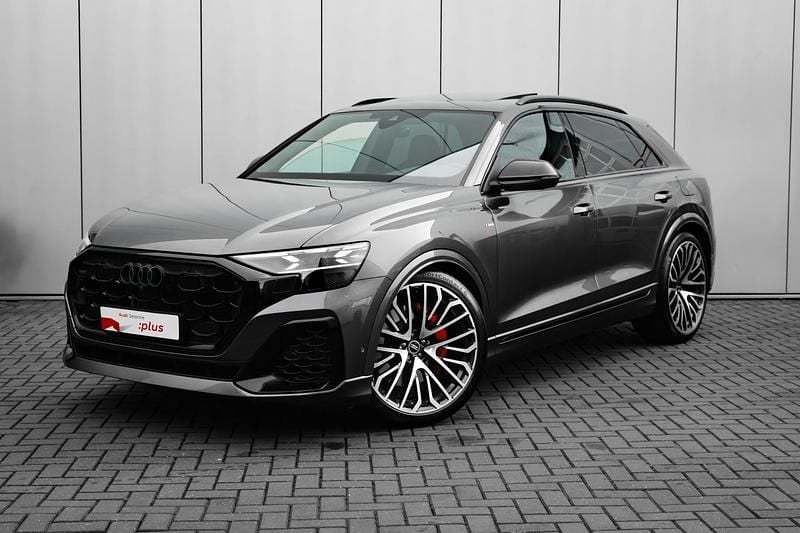 Grijs Gebruikt 2025 Audi Q8 Competition SUV | € 104.940 - Afbeelding 1/4