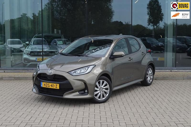 Bruin Gebruikt 2023 Toyota Yaris Hatchback | € 22.145 (Eerlijke prijs) - Afbeelding 1/4