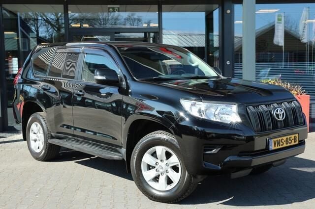 Zwart Gebruikt 2022 Toyota Land Cruiser Comfort SUV | € 39.995 (Super prijs) - Afbeelding 1/4