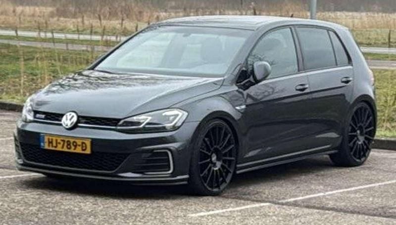 Grijs Gebruikt 2015 VW Golf VII GTE Hatchback | € 12.000 (Eerlijke prijs) - Afbeelding 1/4