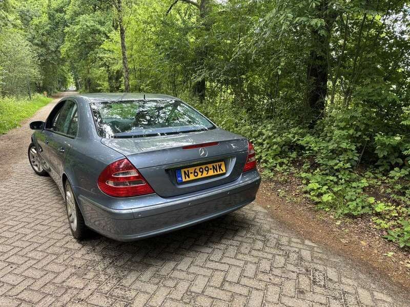 Blauw Gebruikt 2004 Mercedes E320 Avantgarde Sedan | € 8.500 (Duur) - Afbeelding 1/4