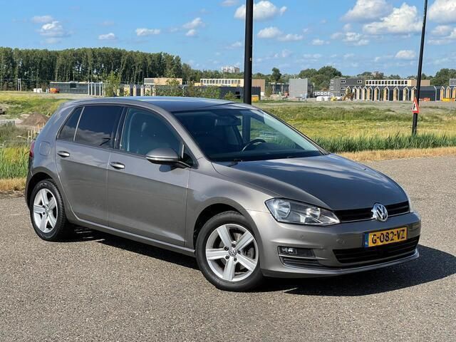 Grijs Gebruikt 2013 VW Golf VII Highline Hatchback | € 7.995 (Iets duurder) - Afbeelding 1/4