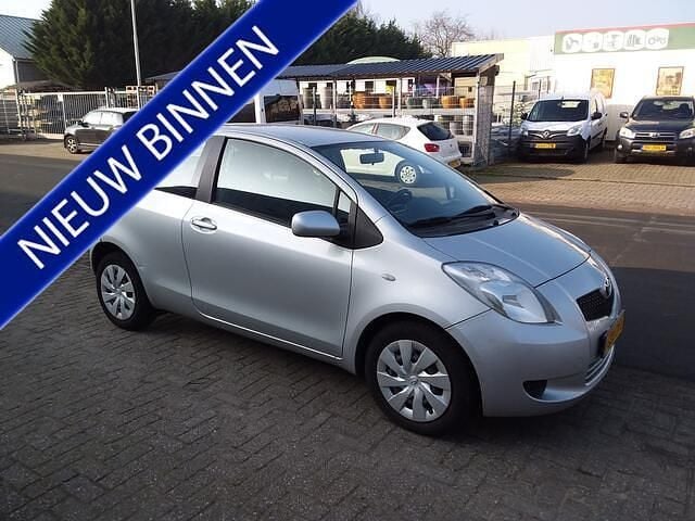 Grijs (metallic) Occasion 2006 Toyota Yaris Sol Hatchback | € 3.450 (Goede deal) - Afbeelding 1/4