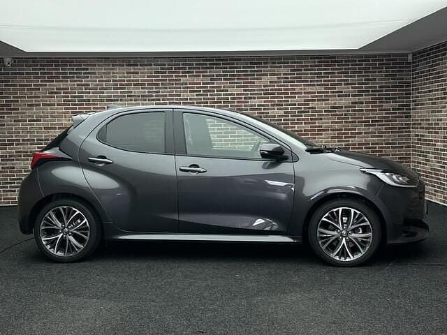 Nieuw Toyota Yaris Executive 131 PK (96 kW) 2025 Grijs Hatchback