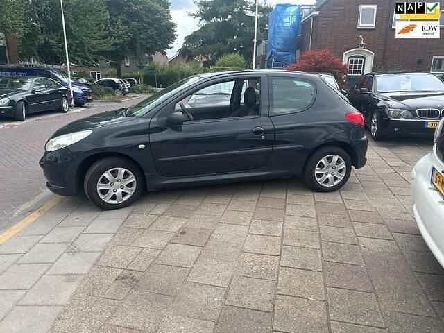 Grijs Gebruikt 2010 Peugeot 206+ Hatchback | € 1.999 (Eerlijke prijs) - Afbeelding 1/4