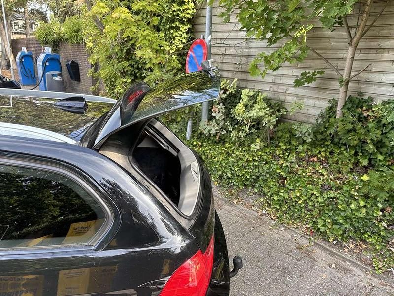 Zwart Gebruikt 2011 BMW 318 Stationwagen | € 4.250 (Goede deal) - Afbeelding 1/4
