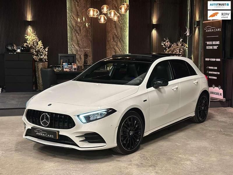 Occasion Mercedes A250 AMG line 160 PK (117 kW) 2021 Wit Hatchback