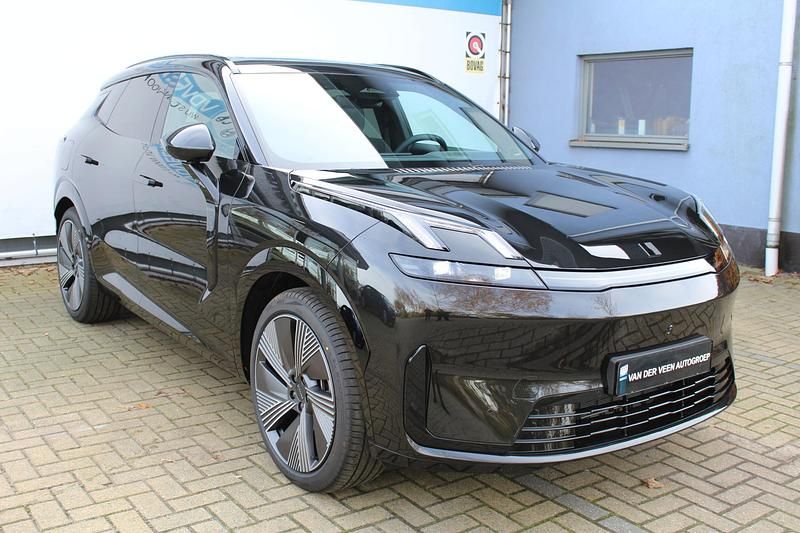 Nieuw Lynk & Co 08 349 PK (256 kW) 2025 Zwart SUV
