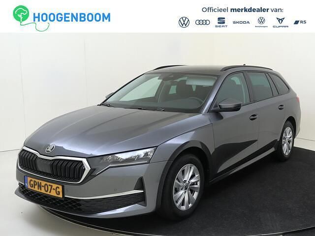 Grijs Gebruikt 2024 Skoda Octavia Selection Stationwagen | € 29.750 (Eerlijke prijs) - Afbeelding 1/4