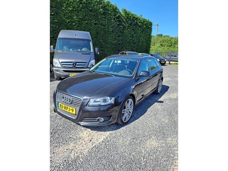Zwart Gebruikt 2010 Audi A3 Attraction Hatchback | € 2.850 (Super prijs) - Afbeelding 1/4