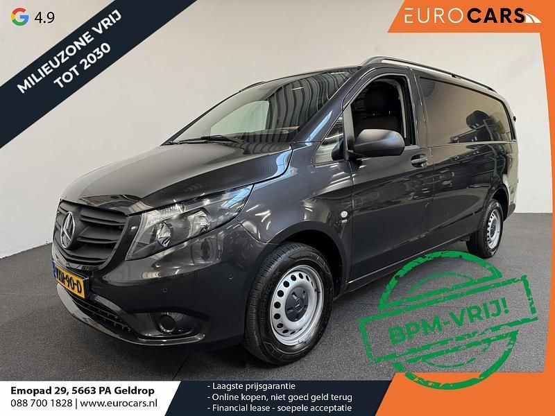 Grijs Gebruikt 2024 Mercedes Vito MPV | € 37.890 (Duur) - Afbeelding 1/4